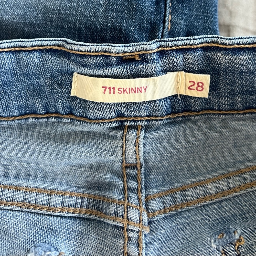 NWOT Levi 711 skinny jeans